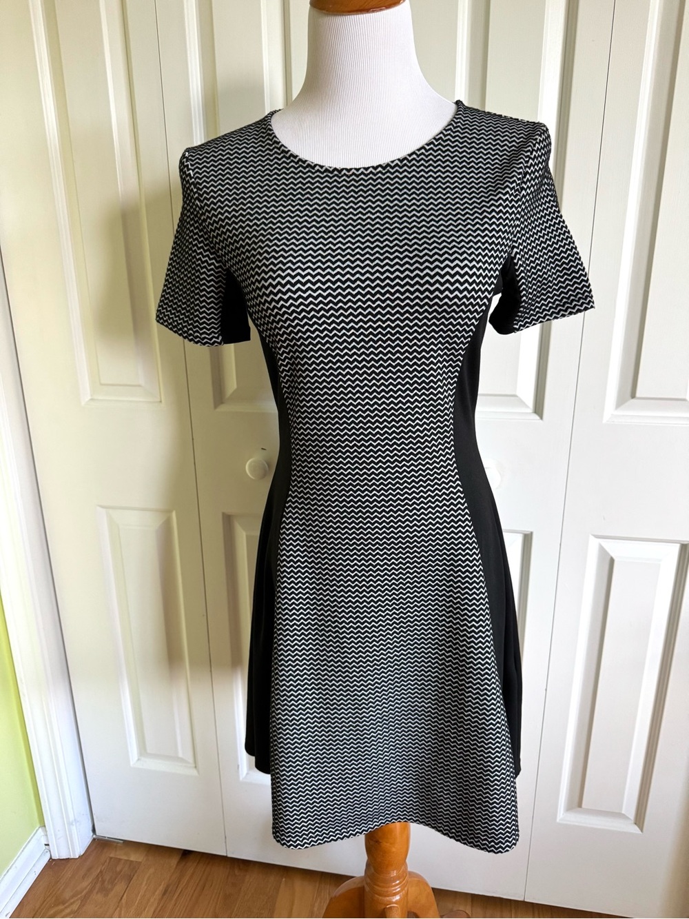 H&M DIVIDED Black/White Knit Dress 10 NWT